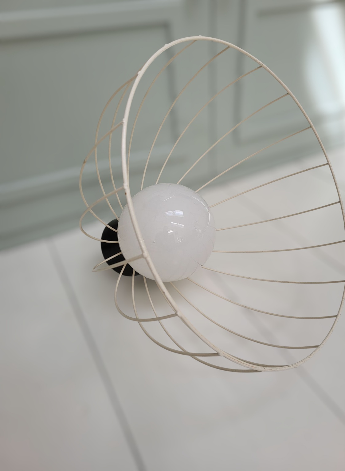 Lampa ”SVARTVIT”